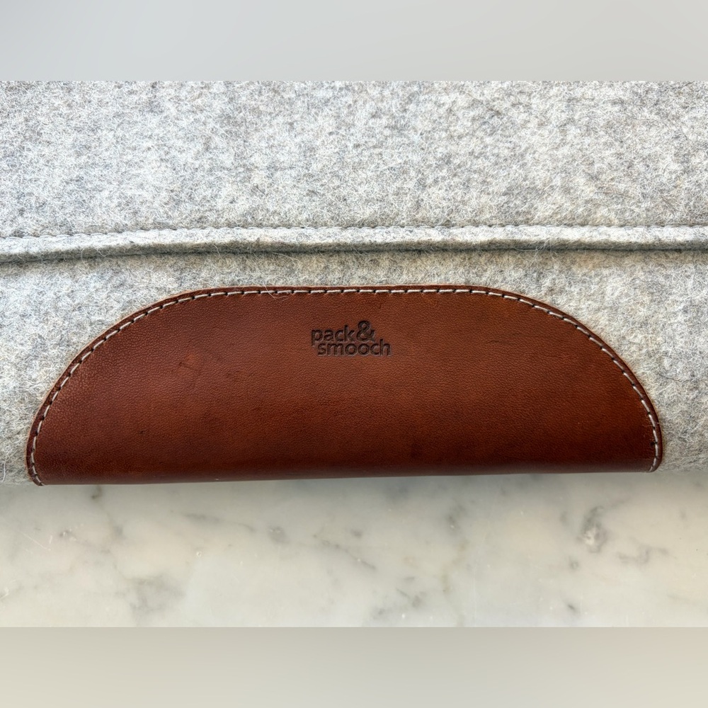 Pack &Smooch Felted Wool and Leather Laptop Sleeve, grey, int. pockets,snap, EUC - Picture 5 of 10